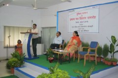Certificate distribution to Eye Camp Worker
